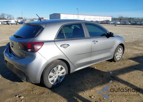 2021 Kia Rio 5-Door S z USA, uszkodzony, nr VIN 3KPA25AD0ME375882